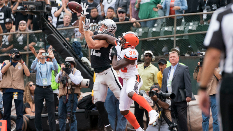 Oakland Raiders wide receiver Jordy Nelson (82) catches a two-point conversion to tie the game against Cleveland Browns defensive back T.J. Carrie (38) during the fourth quarter at Oakland Coliseum.