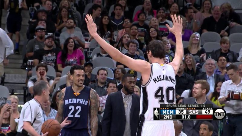 Boban Marjanovic's hands are 14 - Basketball Network