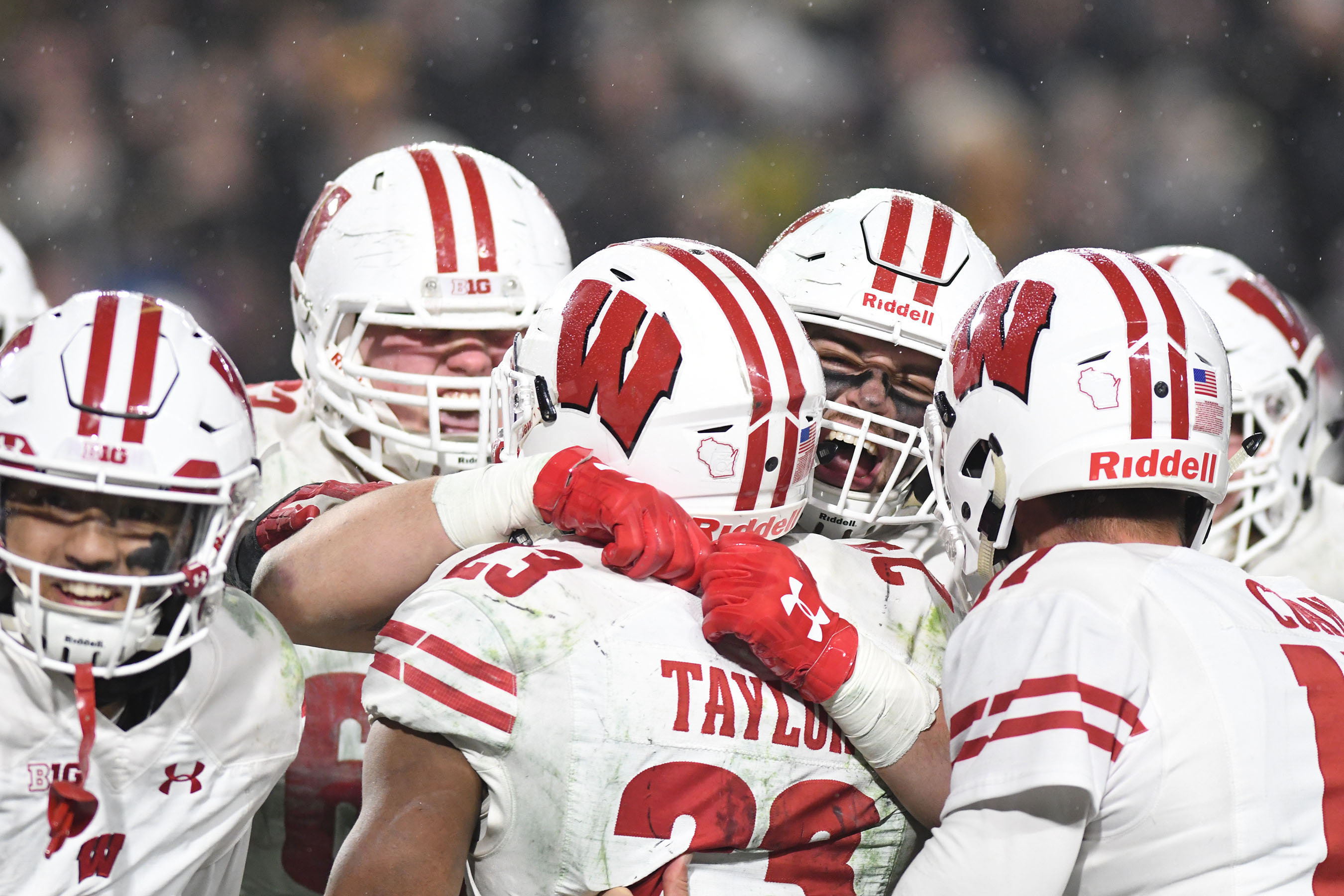 Wisconsin 2019 Betting Guide: Major Defensive Rebound Needed article feature image