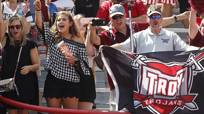 Rovell: Why Troy Covering vs. Akron Meant Disaster for Vegas Books article feature image