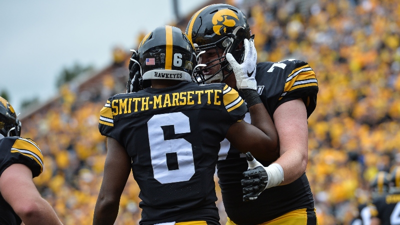 Iowa vs. Michigan Betting Odds & Picks: How to Play the Over/Under article feature image