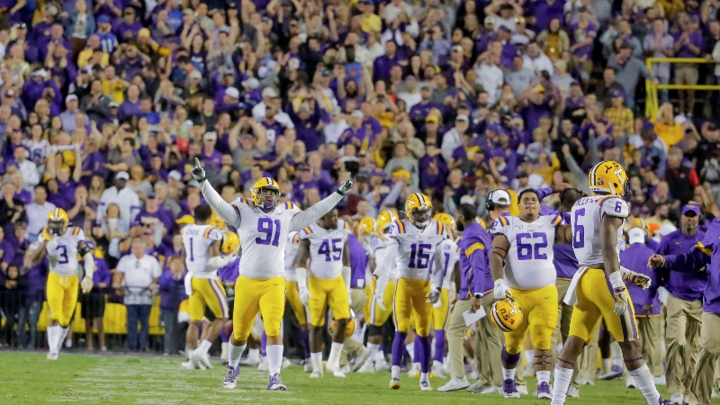Bomb Threat at LSU-Florida an Attempt to Stop Losing Bet, Report Says article feature image