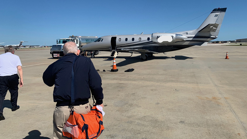 Mattress Mack loads World Series winnings onto jet with wheelbarrow