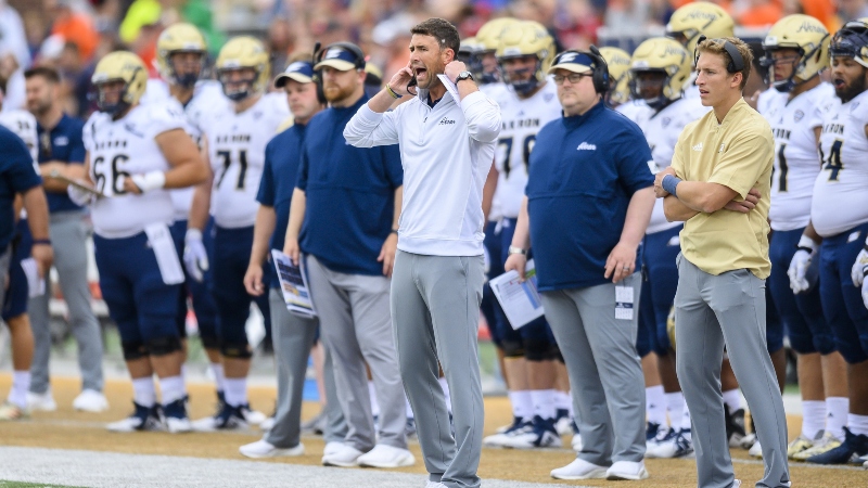 Akron vs. Miami (Ohio) Picks, Predictions & Betting Odds: Will the Zips Continue to Fail to Cover the Spread? article feature image