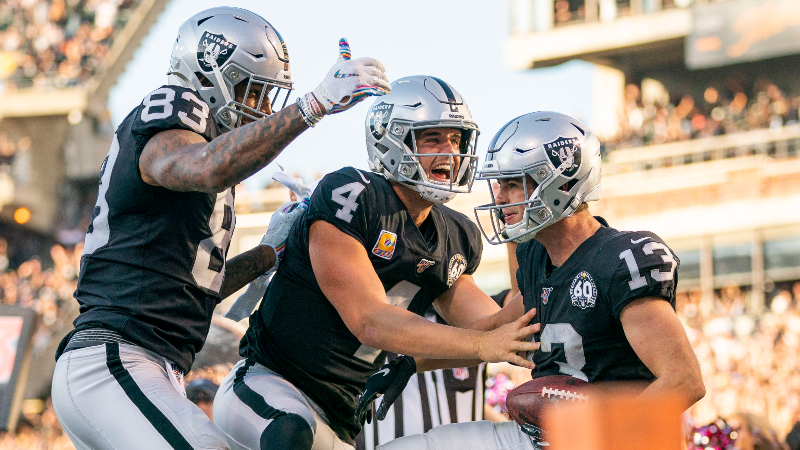 Week 10 Fantasy Football Waiver Wire Targets: Derek Carr, Raiders Have Potential article feature image
