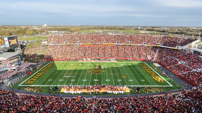 Windy Weather Affecting Texas vs. Iowa State, Several Other Saturday CFB Matchups article feature image