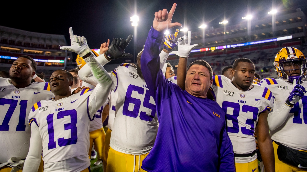 Behind the Scenes as Vegas Bookmakers Open College Football Playoff Odds: Clemson, LSU Take Early Action article feature image