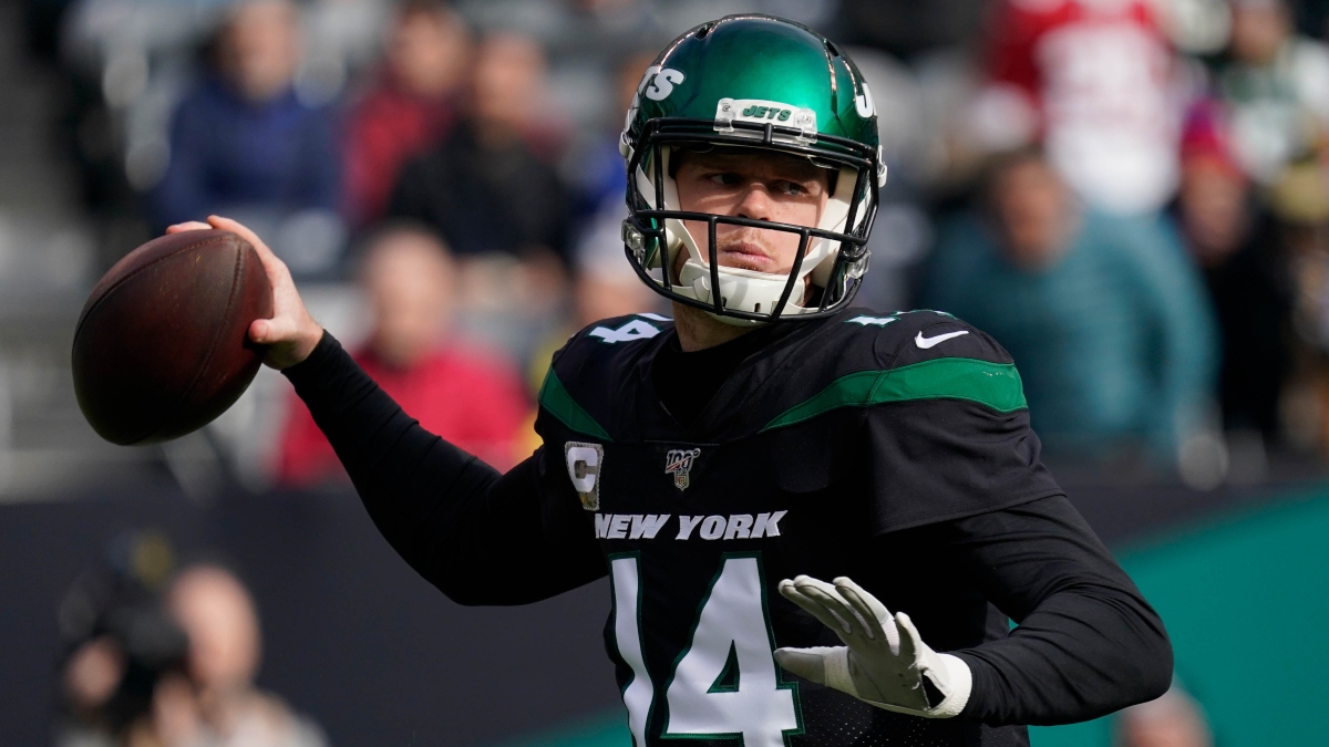 Raiders vs. Jets Picks, Predictions & Betting Odds: Sam Darnold or Derek Carr? article feature image