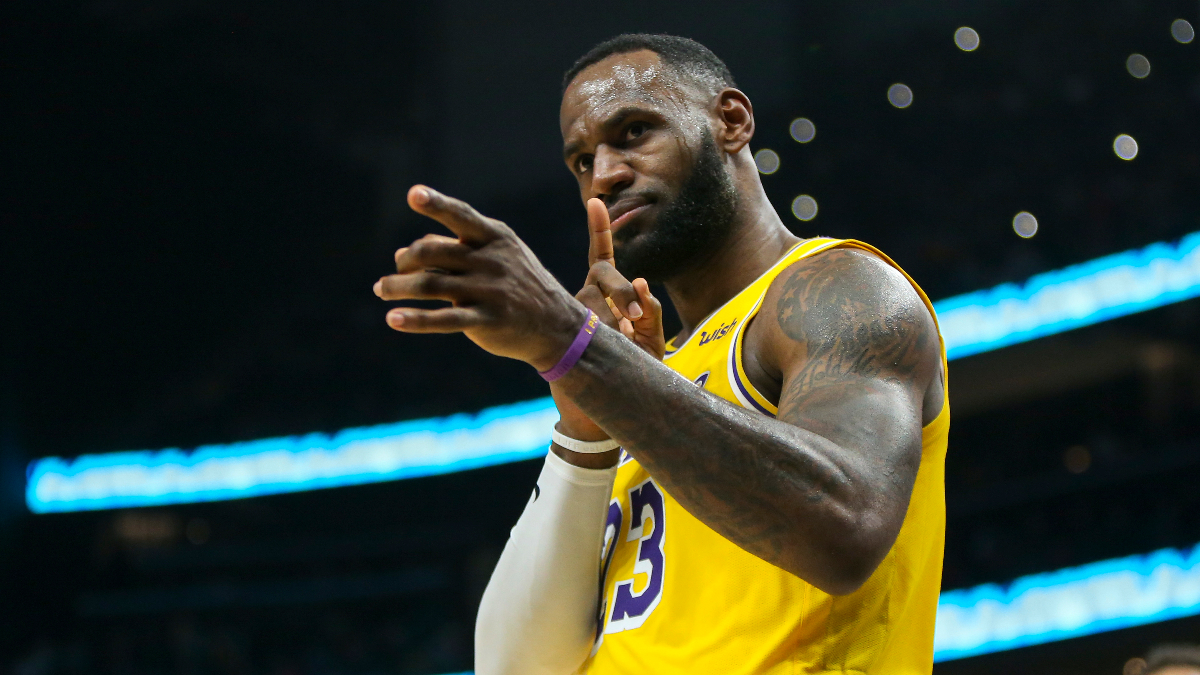 Lakers vs. Bucks Betting Picks, Betting Odds & Predictions: Are LeBron & Co. Vulnerable on the Road? article feature image