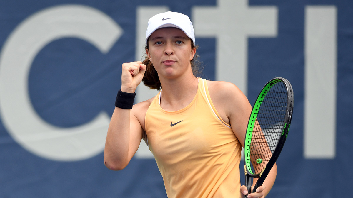 Australian Open Day 2 WTA Betting Picks, Odds & Matchup Bets: How to Play Iga Świątek vs. Timea Babos on Tuesday Night article feature image