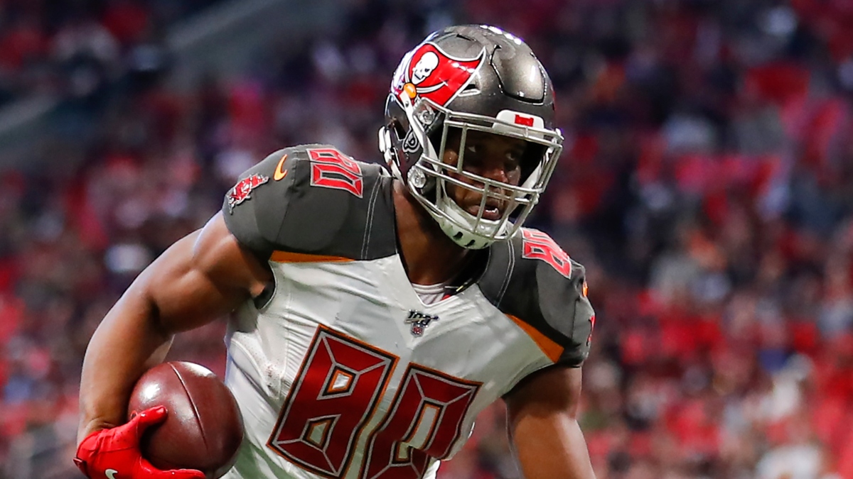 Buccaneers vs. Cowboys player props, 2021 NFL Kickoff Game picks: Ezekiel  Elliott over 53.5 rushing yards 