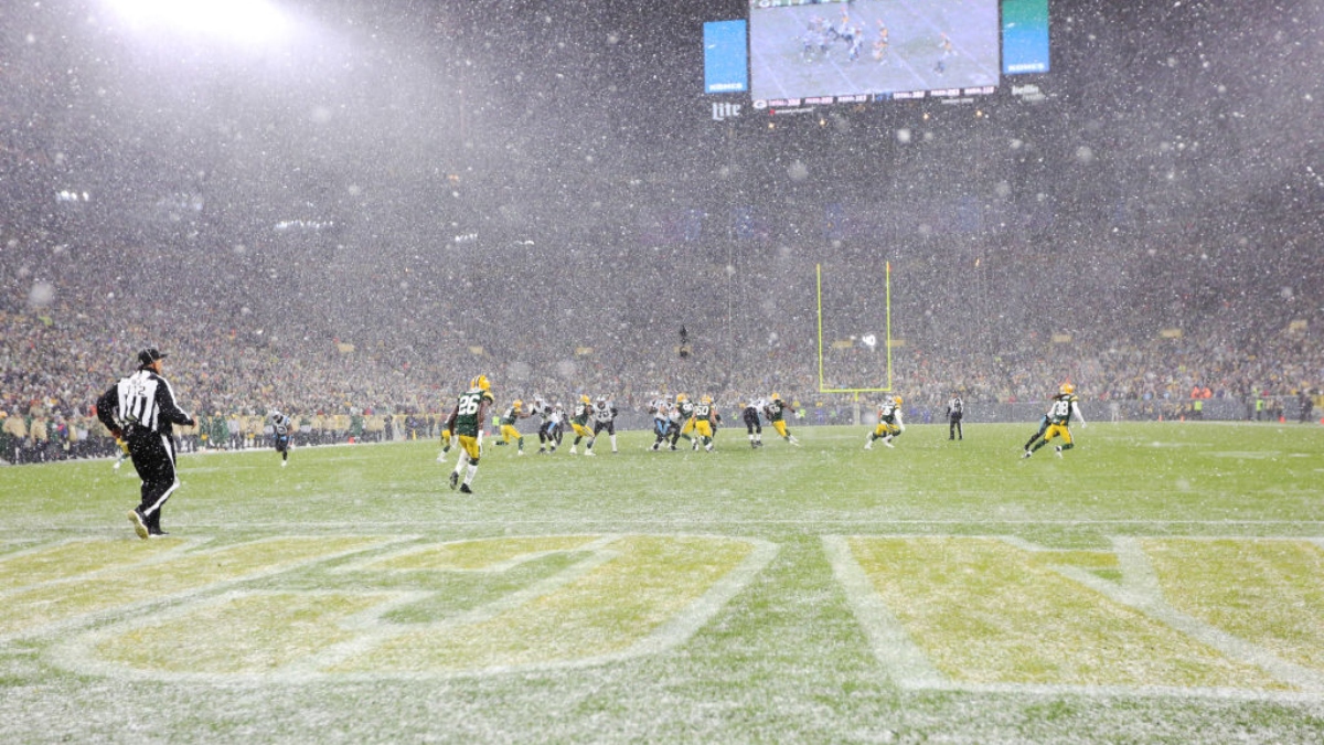 Packers vs. Buccaneers Weather Forecast: How Snow At Lambeau Could Impact NFC Championship Betting article feature image