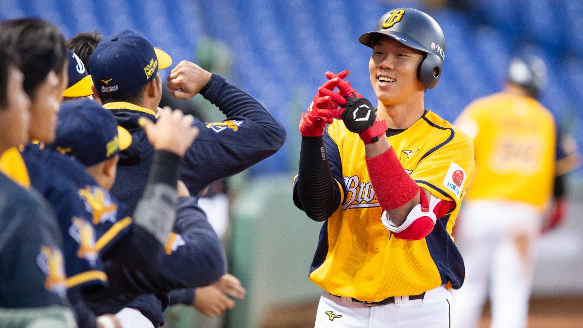 Top hitter Wang signs with Ham Fighters - Taipei Times