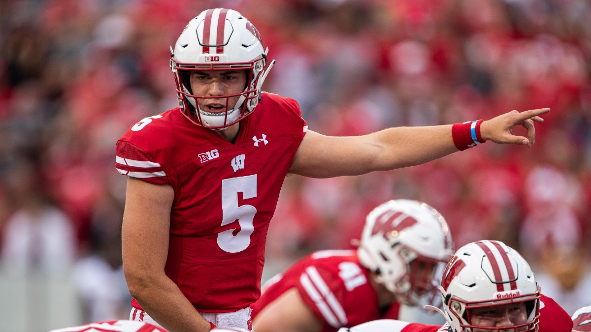 College Football Odds & Picks: Best Bets & Angles for Wisconsin vs. Illinois, 2 Other Friday Games article feature image