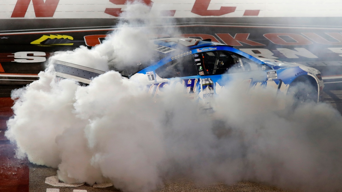2021 NASCAR Cup Series Championship Odds: Harvick the Betting Favorite To Win Title article feature image