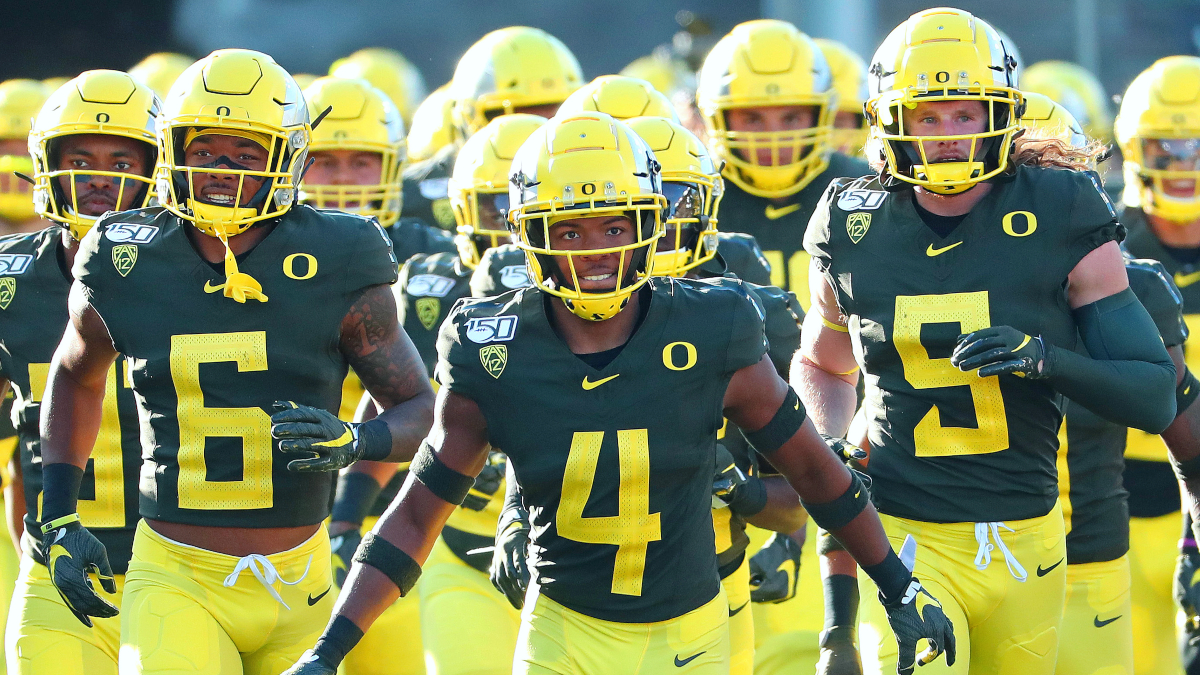 College Football Futures: Betting Value on Oregon & Western Kentucky Ahead of Week 3 article feature image