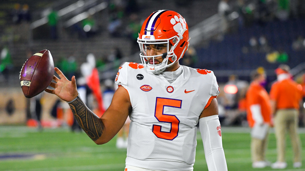 College Football National Championship odds 2022: Favorites, sleepers to  win the national title and make the College Football Playoffs