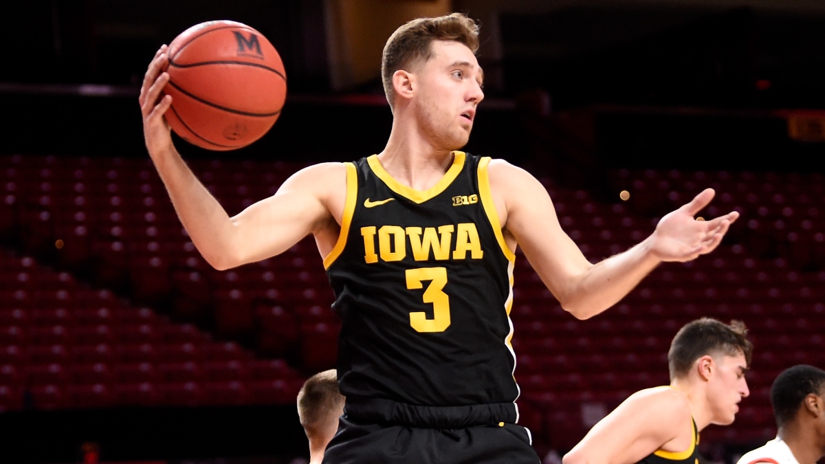 College Basketball Odds, Picks & Predictions for Iowa vs. Northwestern: Sharp, Expert Bettors Aligned on Sunday’s Spread article feature image