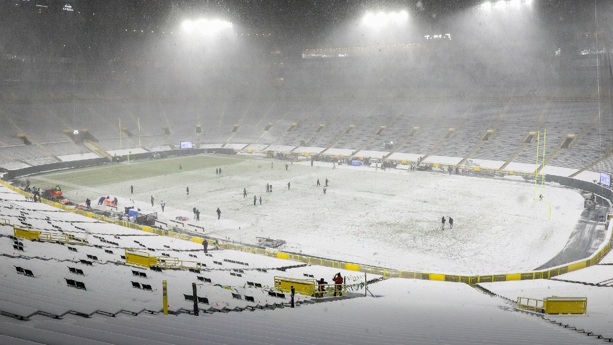 NFL Weather Forecast for Packers vs. Seahawks: Snow & Strong Winds Could Hit Green Bay on Sunday article feature image