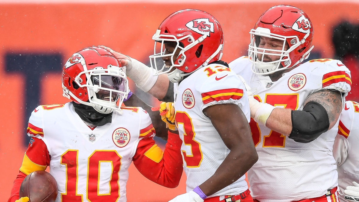 Latest Super Bowl Odds For Chiefs vs. Buccaneers: Over/Under Falling with Late Money article feature image