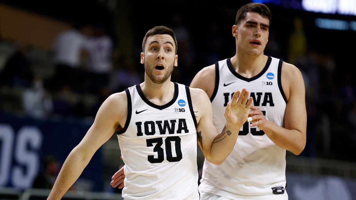 Iowa vs. Oregon Betting Odds & Pick: Value on Over/Under in Second Round of NCAA Tournament article feature image