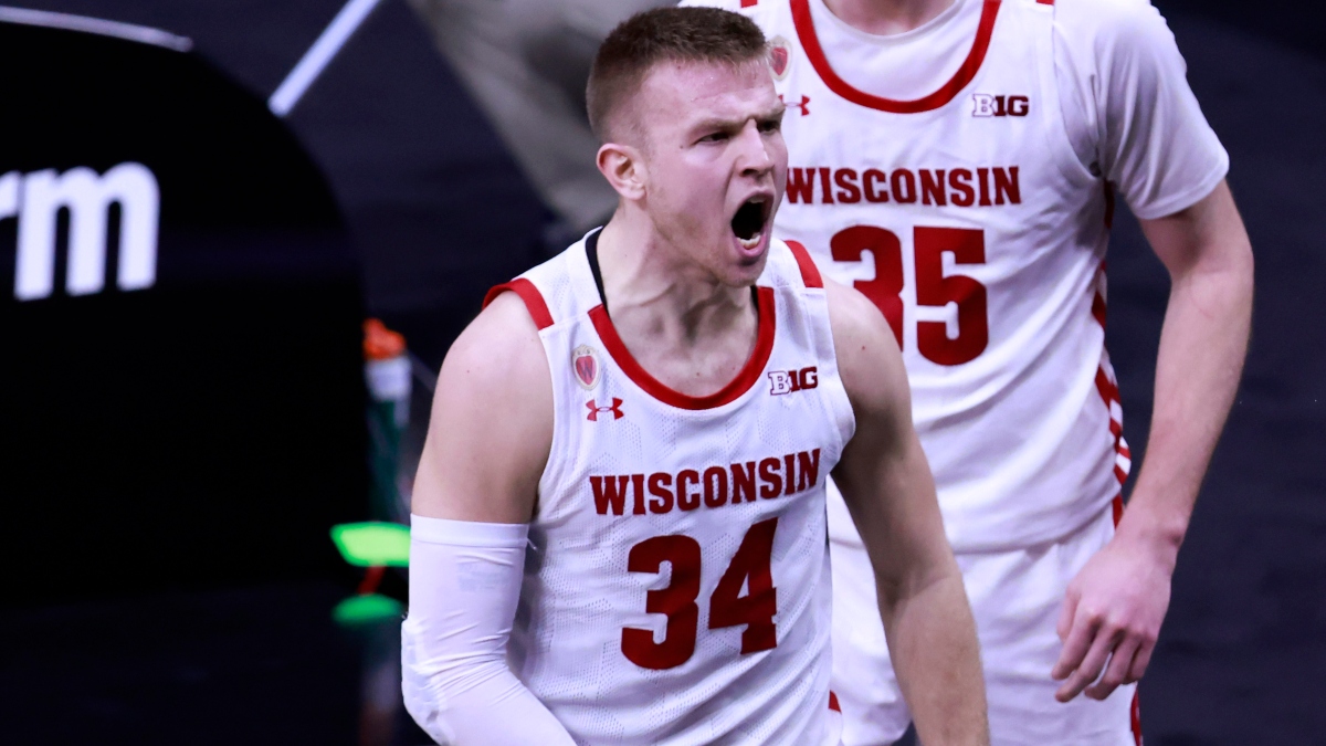 Friday College Basketball Betting Model Edges & Predictions, Including Wisconsin vs. Iowa article feature image