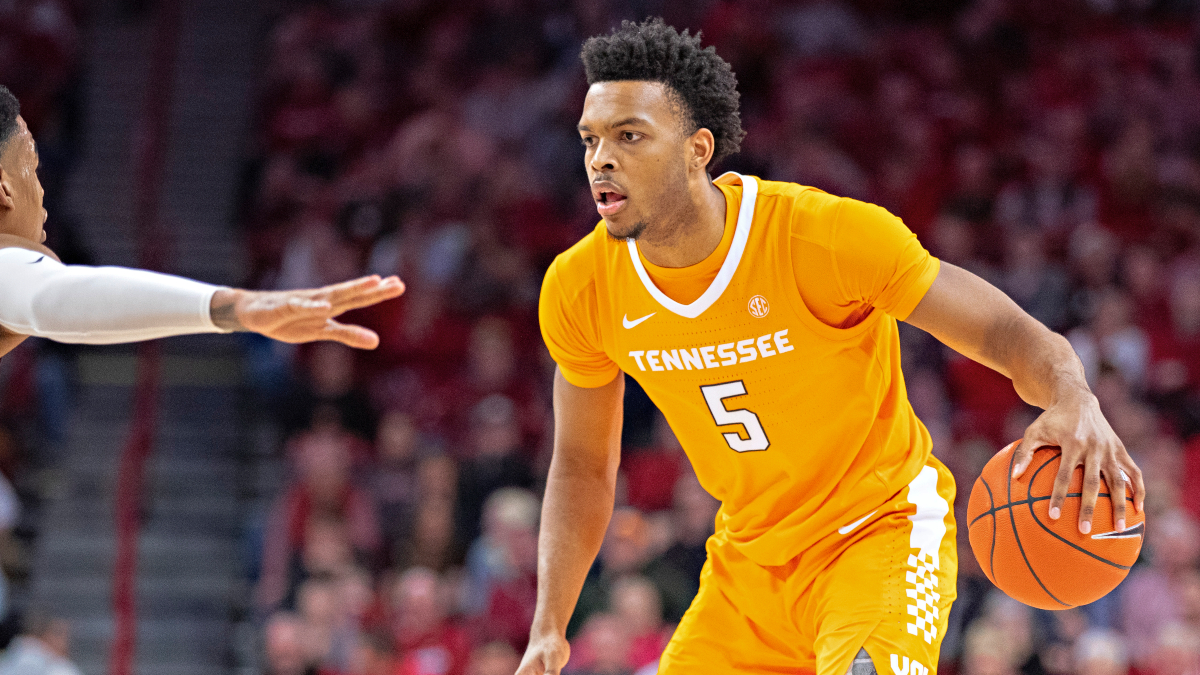 Sunday College Basketball Odds & Picks for Tennessee vs. Florida and Delaware vs. Hofstra (March 7) article feature image