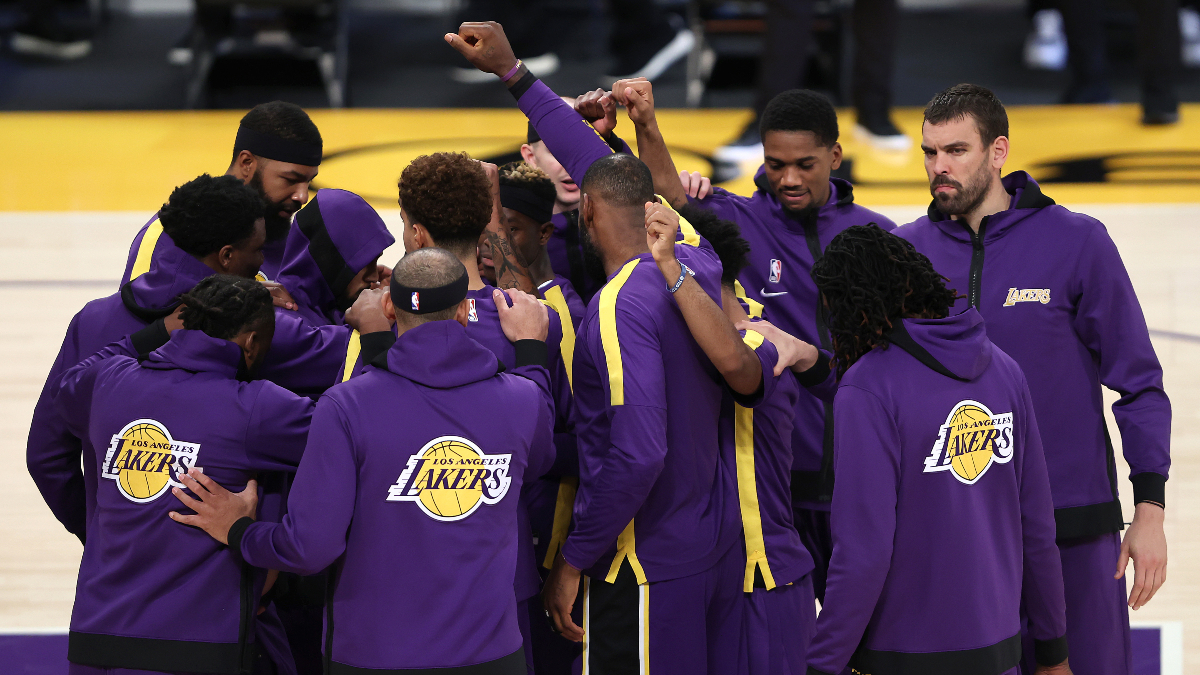 When Should You Bet the Lakers to Win the NBA Title? How Sportsbooks, Bettors Are Preparing for Their Returning Stars article feature image