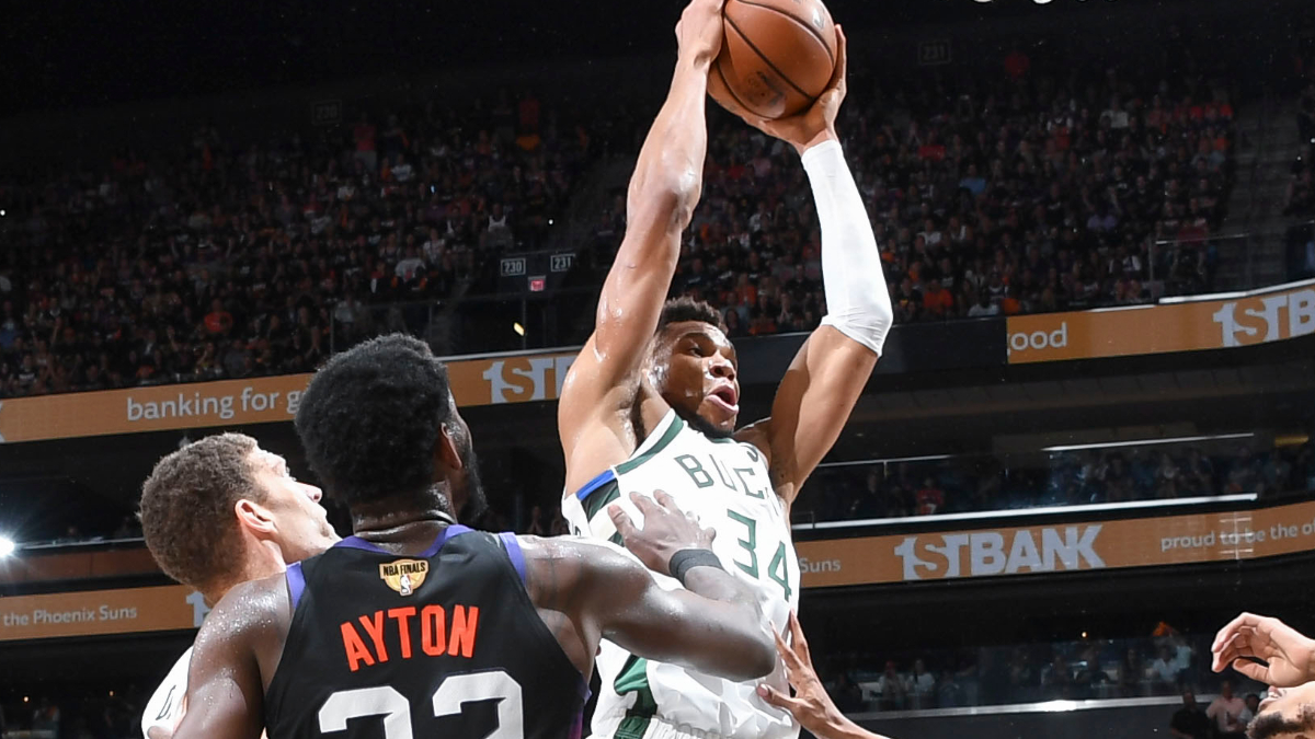 Bucks vs. Suns NBA Betting Odds & Picks: Model Projections Seeing Value On Game 5 Spread (July 17) article feature image