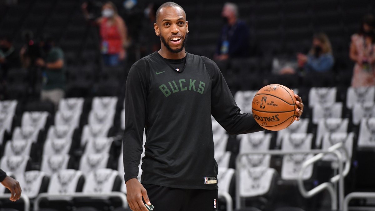 Bucks' Middleton expects to return vs. Lakers after missing 8