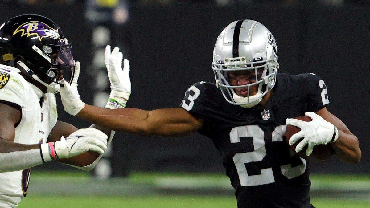 Raiders’ Kenyan Drake In Fantasy Football RB2 Picture After Josh Jacobs Ruled Out article feature image