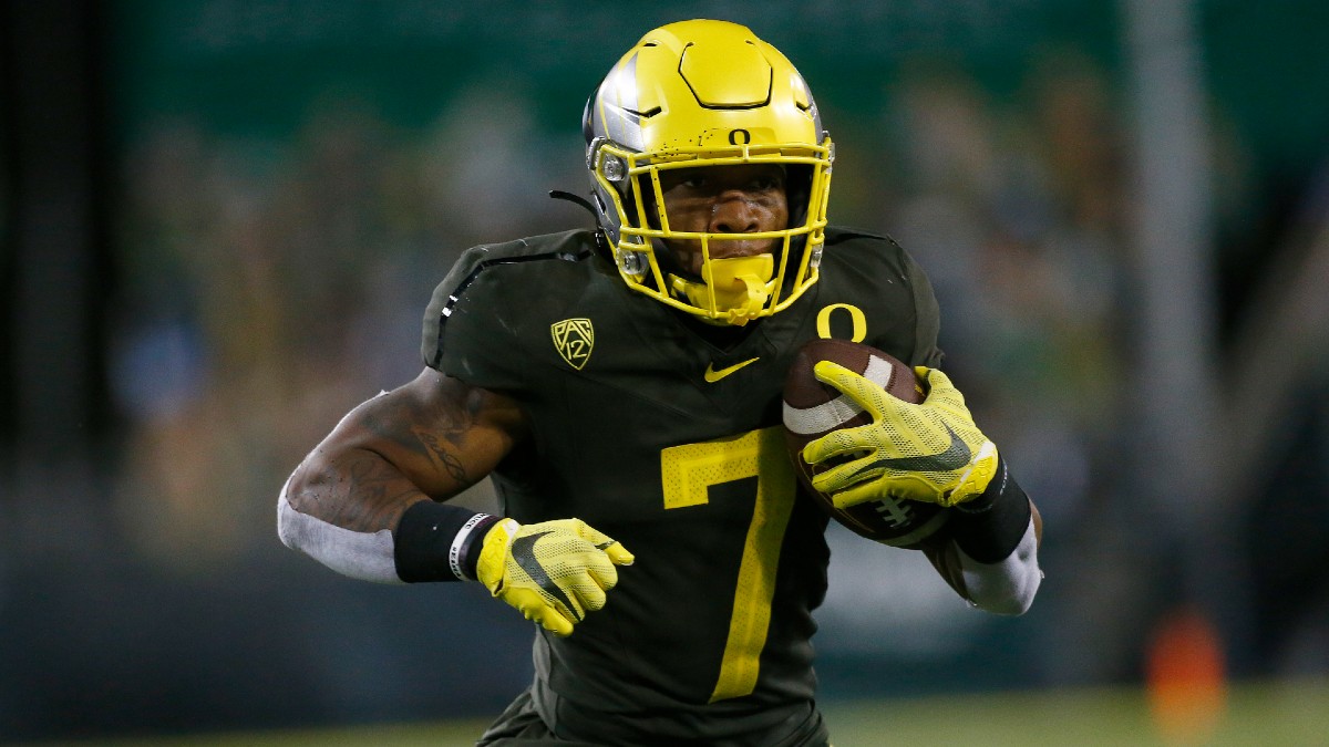 Week 4 College Football Odds, Picks, Predictions: Our Top Arizona vs. Oregon Bet for Saturday (Sept. 25) article feature image