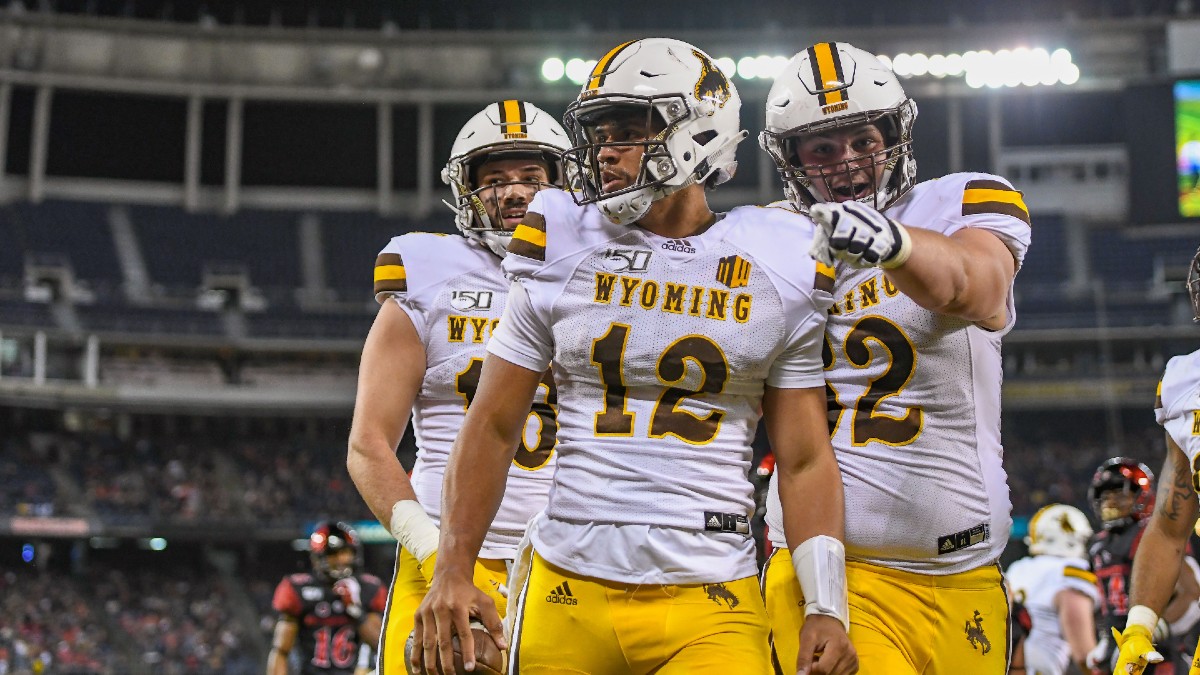 College Football Odds & Picks for Wyoming vs. UConn: Why The Under Is The Play article feature image