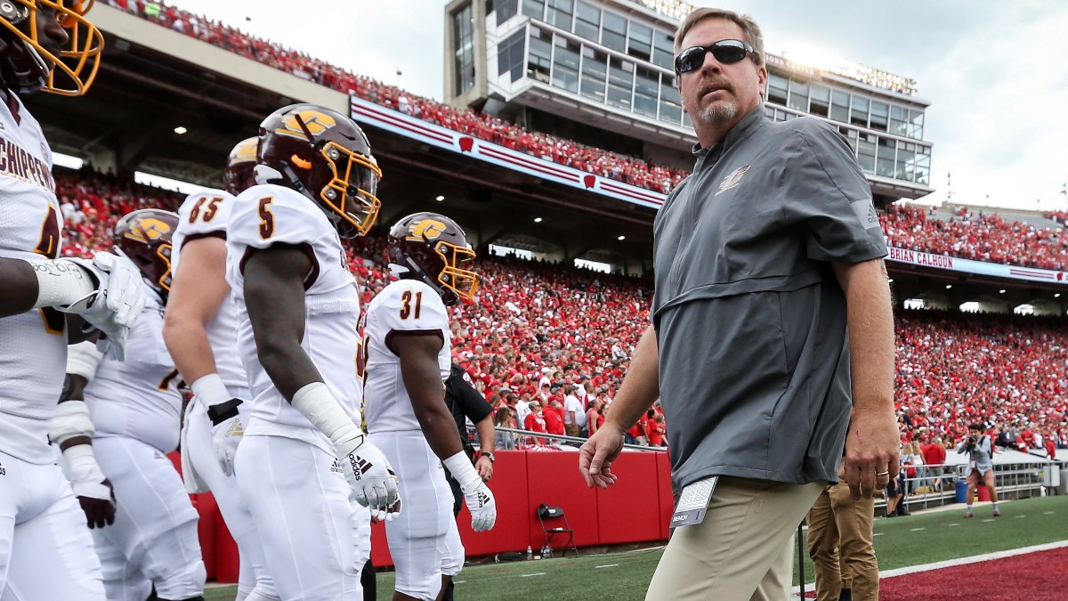 College Football Odds, Picks, Predictions for Central Michigan vs. Ohio: Play The Chips On The Spread article feature image