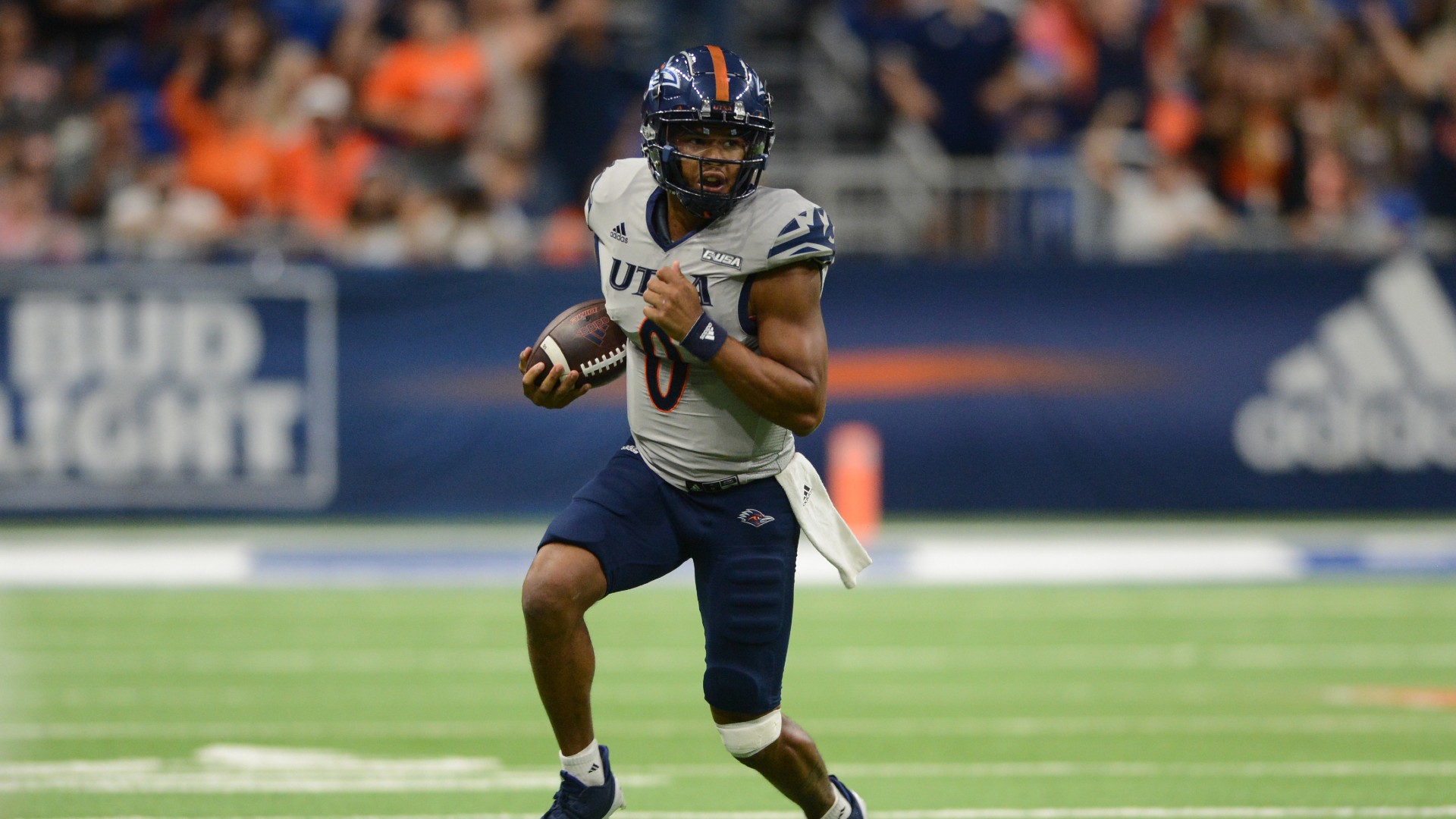 College Football Odds, Picks, Predictions for UTSA vs. Western Kentucky: Can Roadrunners Down Hilltoppers? article feature image