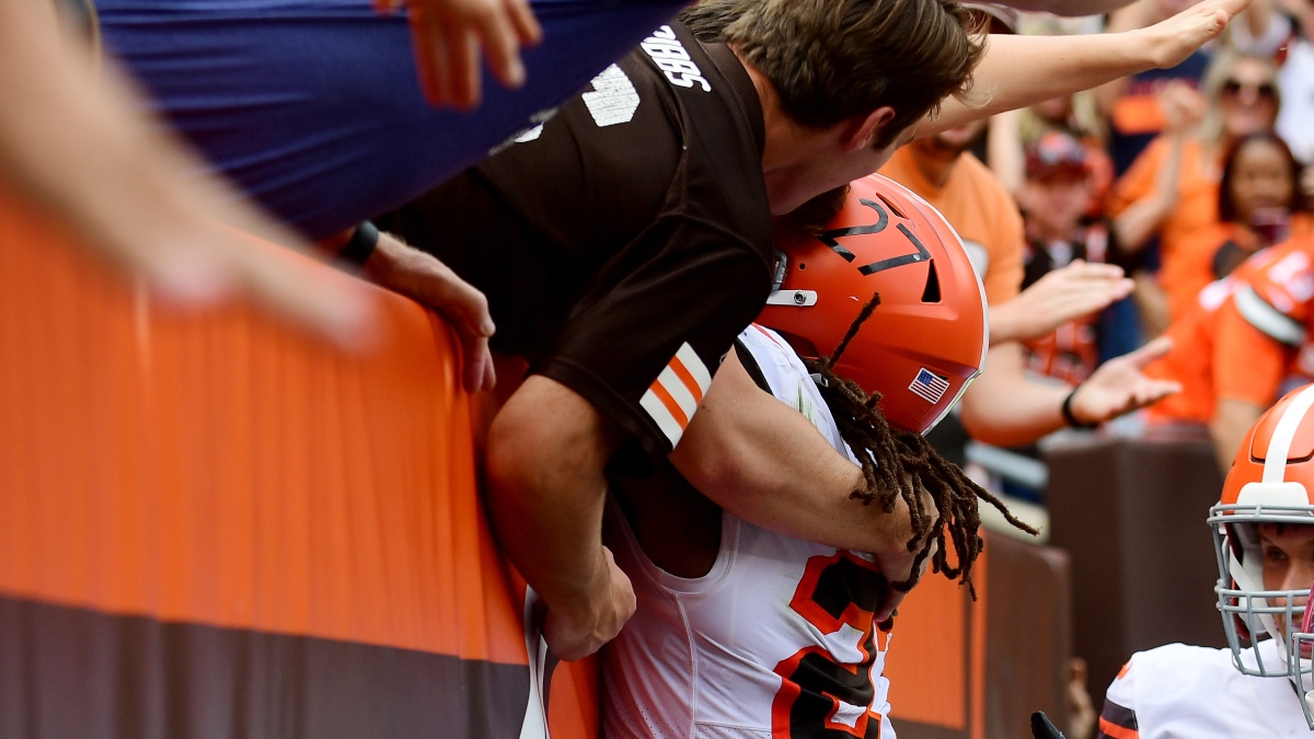 NFL Odds, Picks, Predictions: Browns To Cover vs. Cardinals, Plus 2 Cowboys vs. Patriots Bets For Late Sunday article feature image