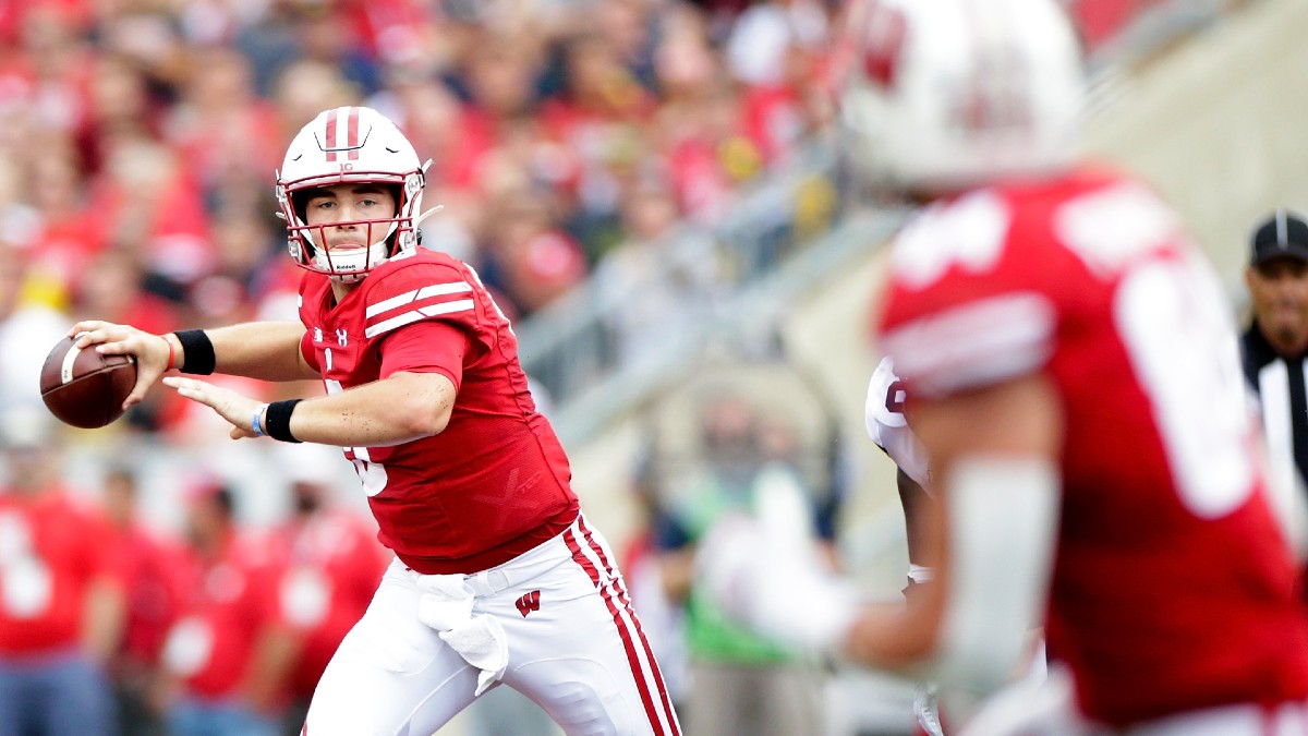 College Football Odds, Prediction, Picks for Army vs. Wisconsin: How to Bet This Low-Scoring Showdown (Oct. 16) article feature image