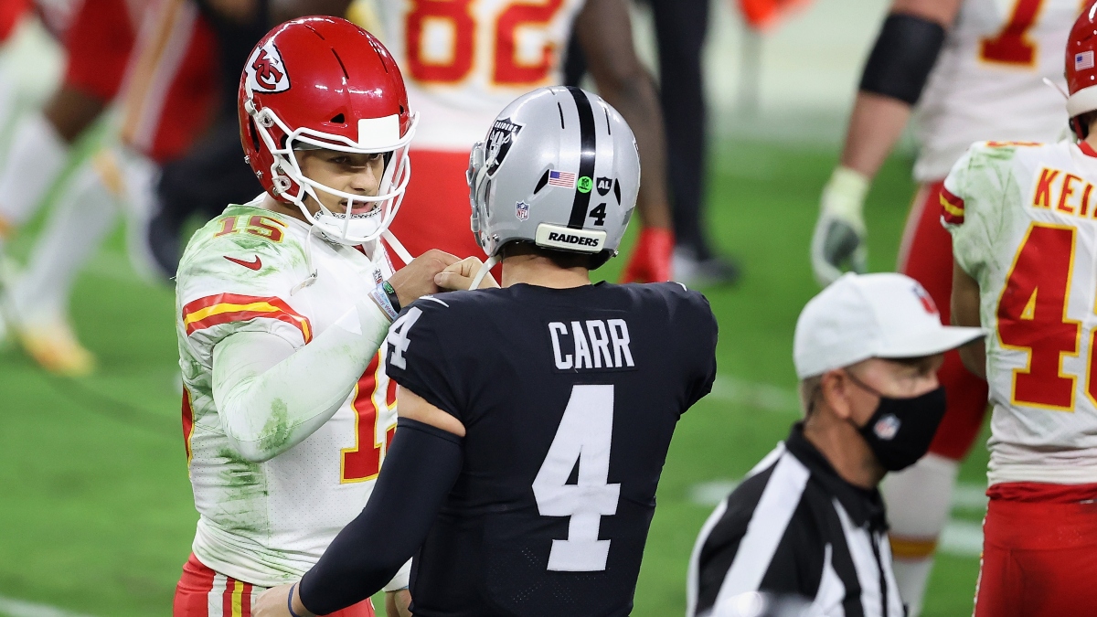 Chiefs-Raiders-Odds-Picks-Predictions-Patrick Mahomes-Derek Carr