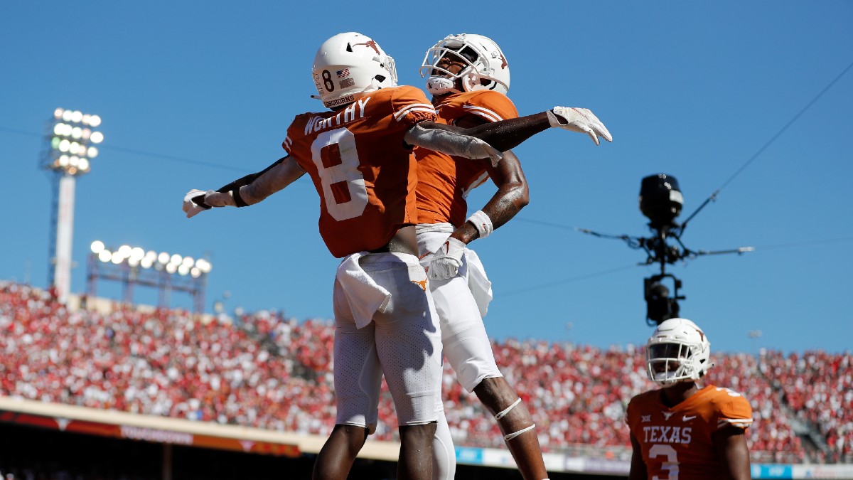 College Football Odds, Picks, Predictions for Texas vs. Iowa State: Keep Your Eyes on Offenses on Saturday article feature image