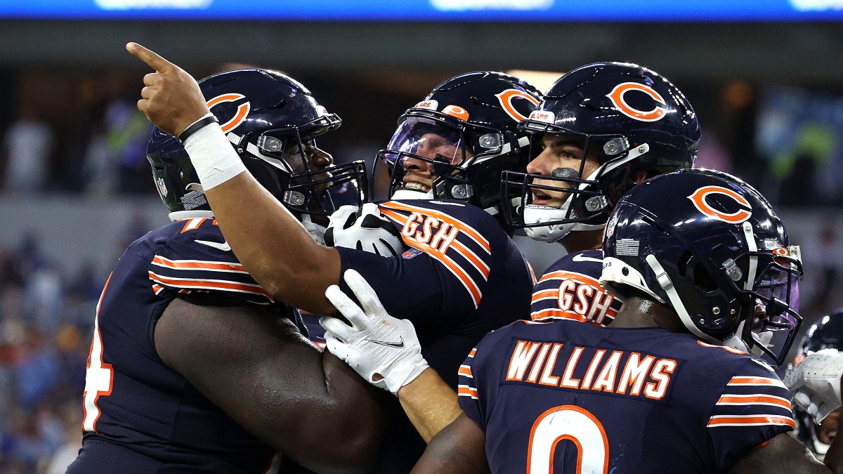 NFL Odds, Picks, Predictions For Vikings vs. Bears: Expert Bets On Monday Night Football Over/Under, Spread article feature image