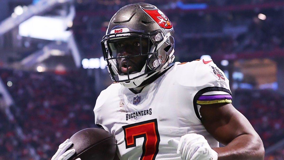 Expert Fantasy Playoff Contest Projections: Patrick Mahomes, Leonard Fournette, Tyreek Hill Top Positions article feature image