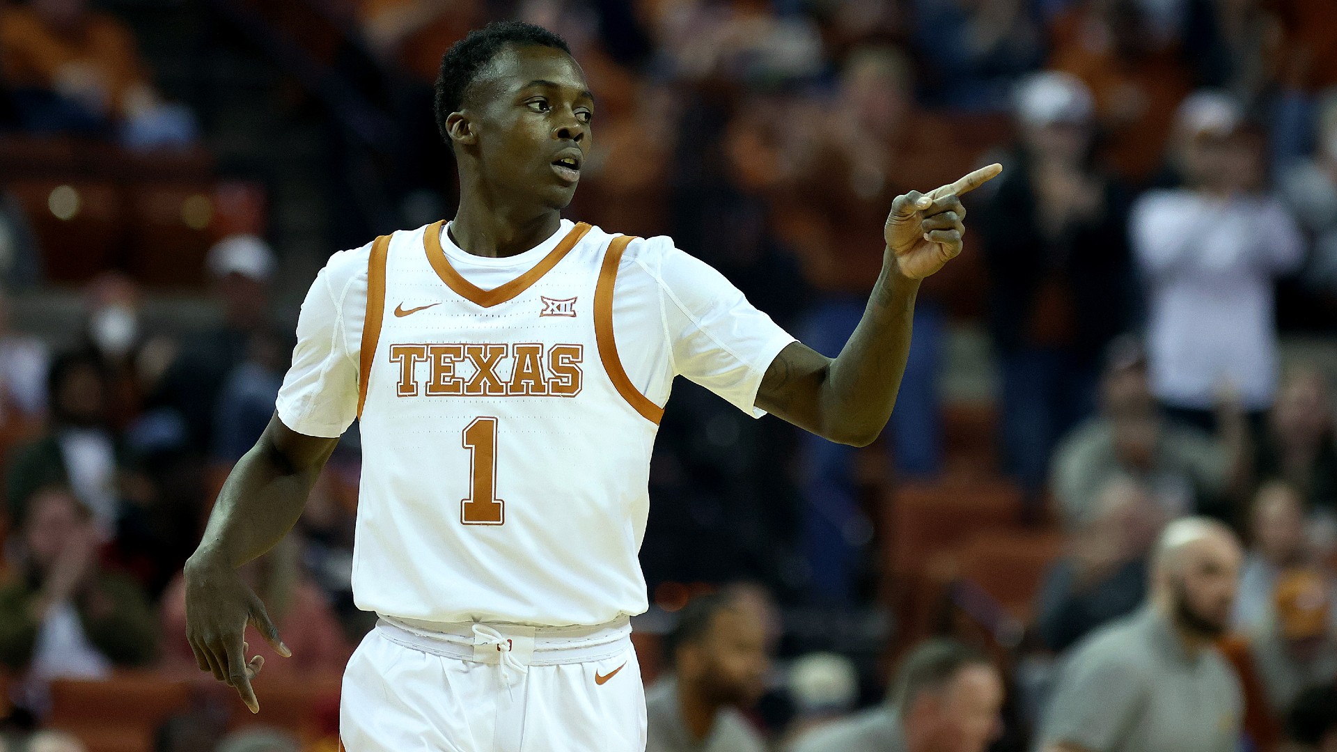 Kansas vs. Texas College Basketball Odds, Picks, Predictions: Longhorns to Dictate Pace? (Monday, February 7) article feature image