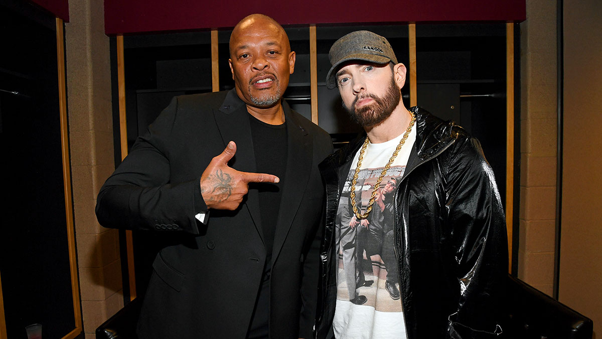 Super Bowl Prop Bets On Eminem's Hair Color, Mary J. Blige's Cleavage