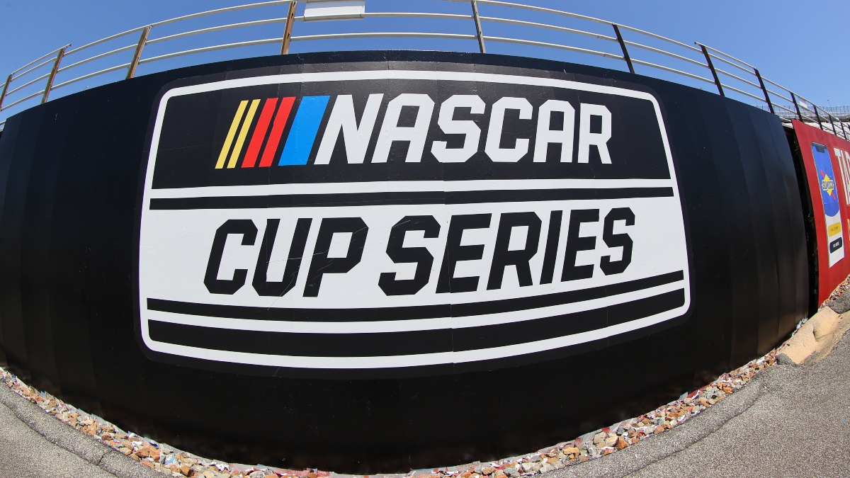 2022 NASCAR Cup Series Schedule: Dates, Start Times, TV Channels & Tracks article feature image