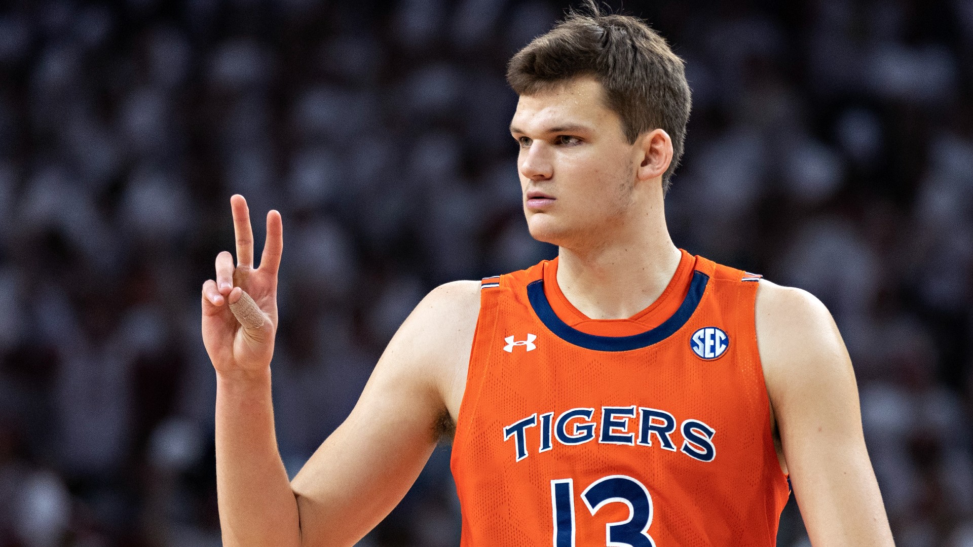 College Basketball Odds, Picks: Our Best Bets for Saturday, Including Florida vs. Auburn (February 19) article feature image