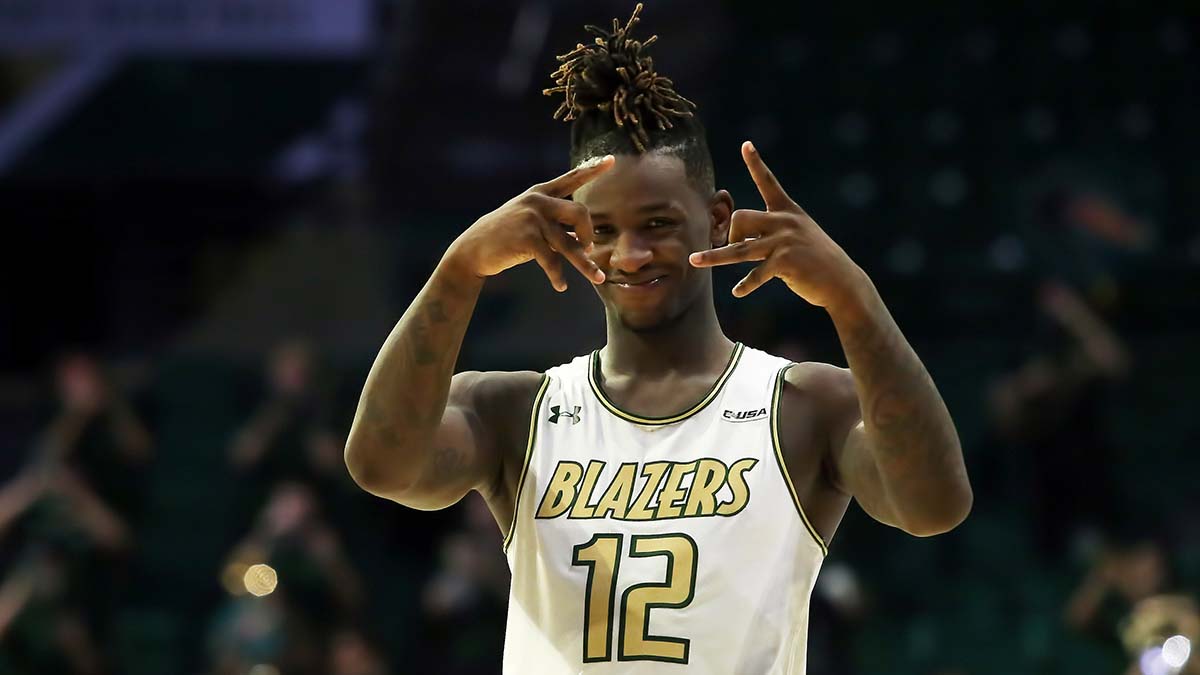UAB vs. Toledo, UCSB vs. Fresno State, Delaware vs. Air Force Predictions: Sharp Picks for Mid-Day CBB article feature image
