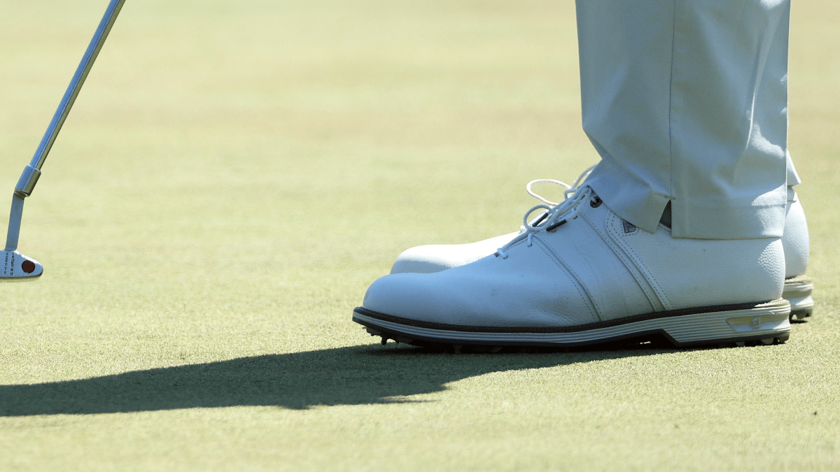 Tiger woods masters store shoes