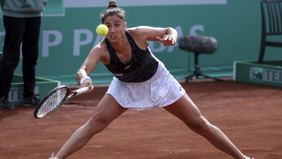 WTA Madrid Tennis Picks, Predictions: Sorribes Tormo to Frustrate Osaka (May 1) article feature image