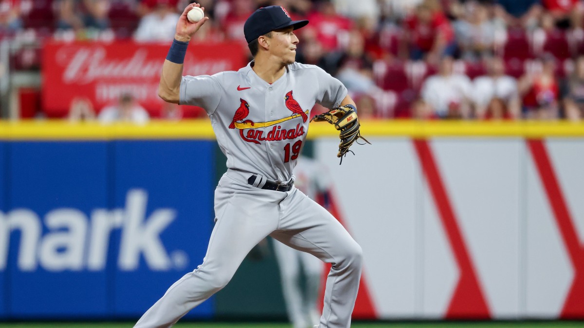 MLB Odds | Cardinals vs. Reds Pick Catching Smart Money Thursday article feature image