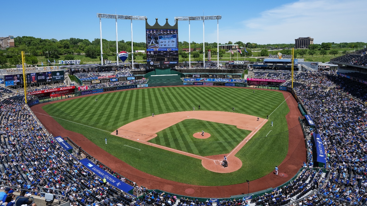 White Sox vs. Royals MLB Betting Odds, Predictions: Strong Winds in Kansas City Mean Total Has Value (August 22) article feature image